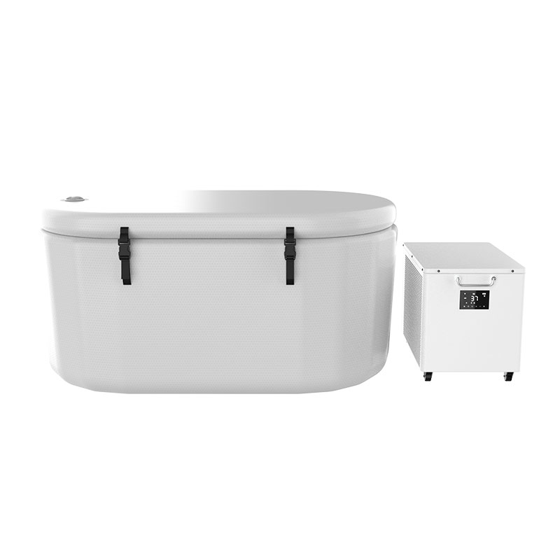 استخر بزرگ حمام یخ برای درمان سرماخوردگی استخر بزرگ حمام یخ برای درمان سرماخوردگی