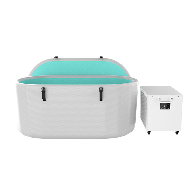 استخر بزرگ حمام یخ برای درمان سرماخوردگی