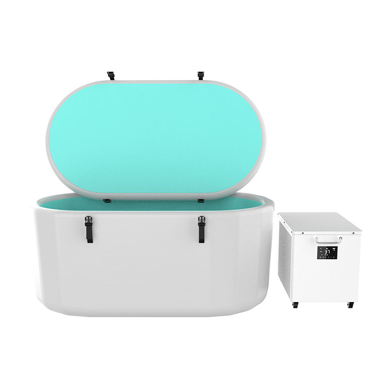 استخر بزرگ حمام یخ برای درمان سرماخوردگی